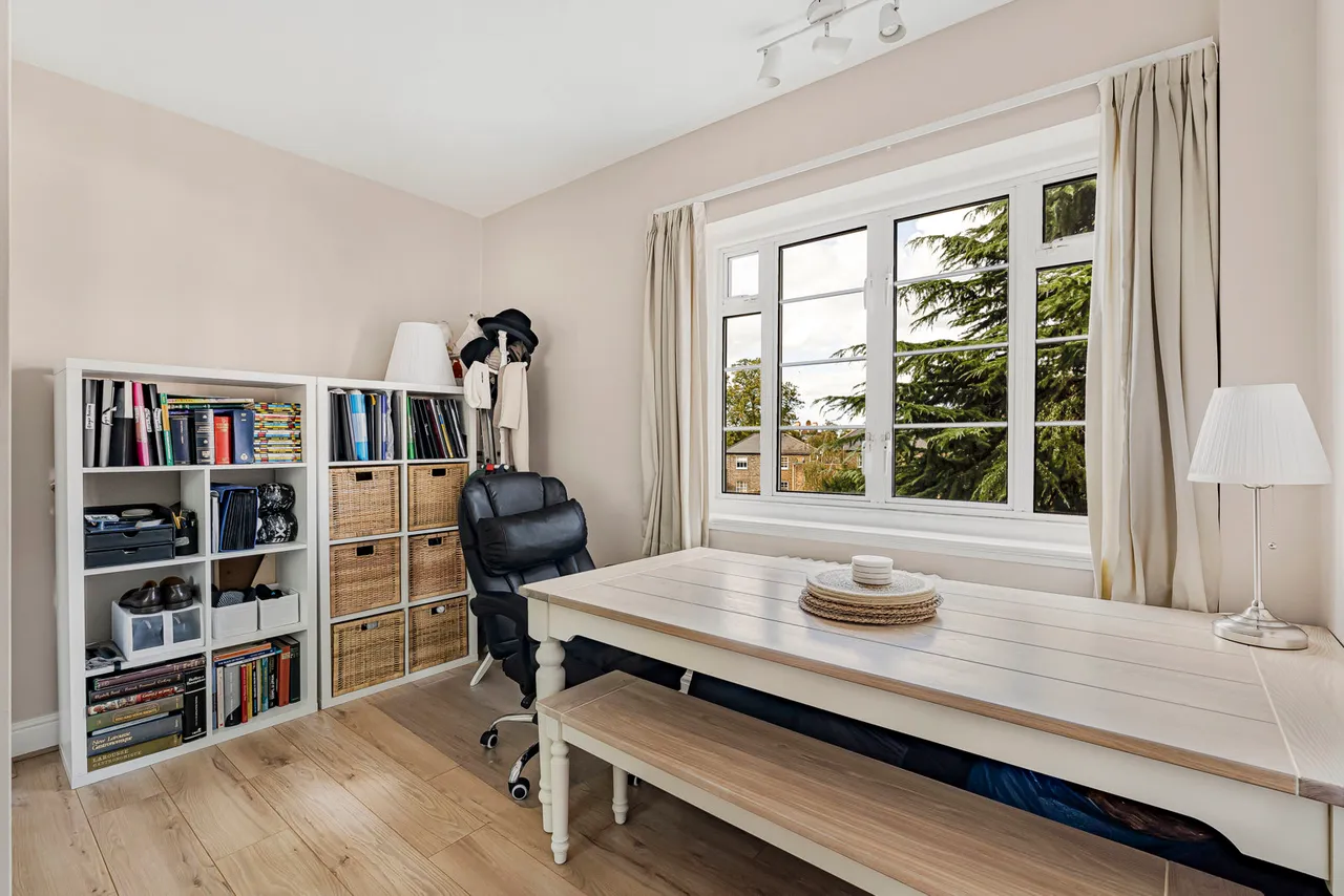Sutton Court Road, London, W4, photo 15
