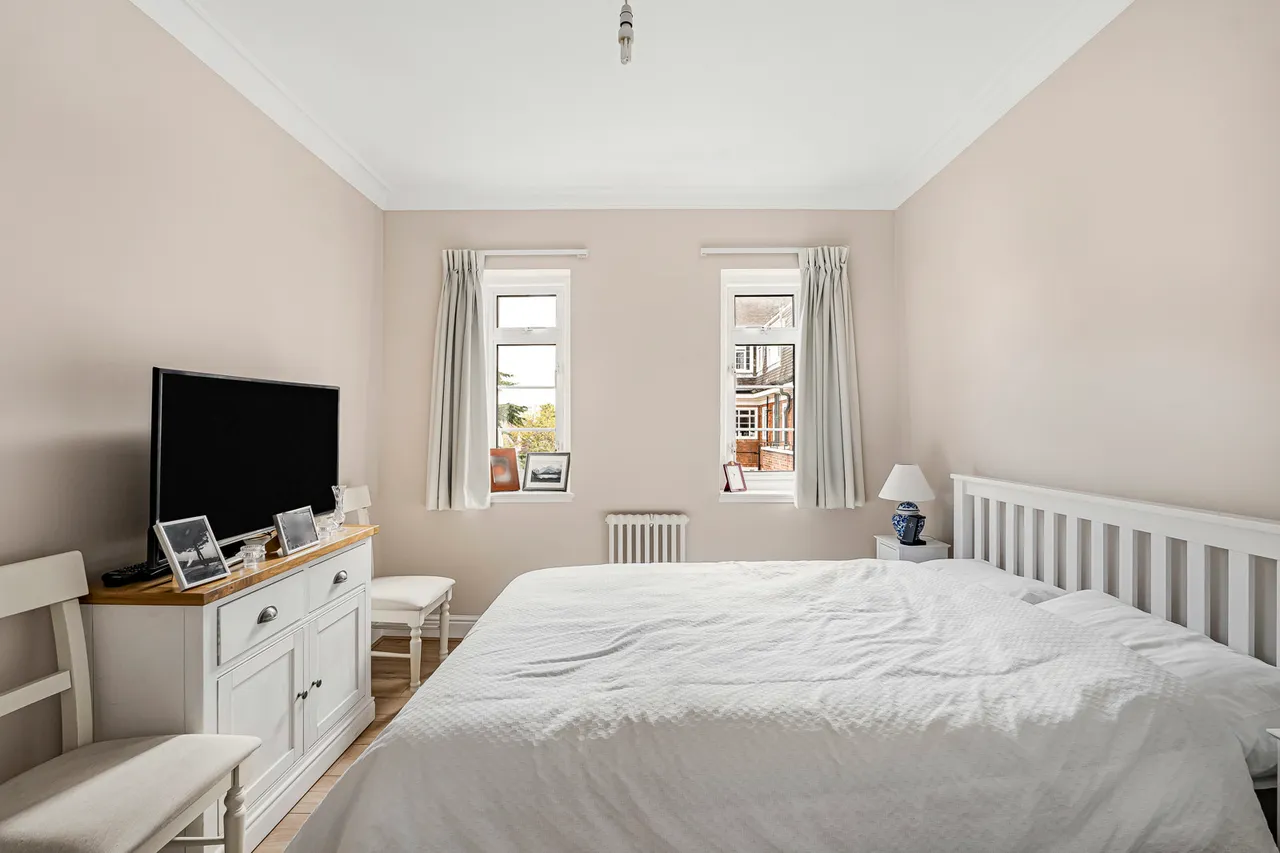 Sutton Court Road, London, W4, photo 12
