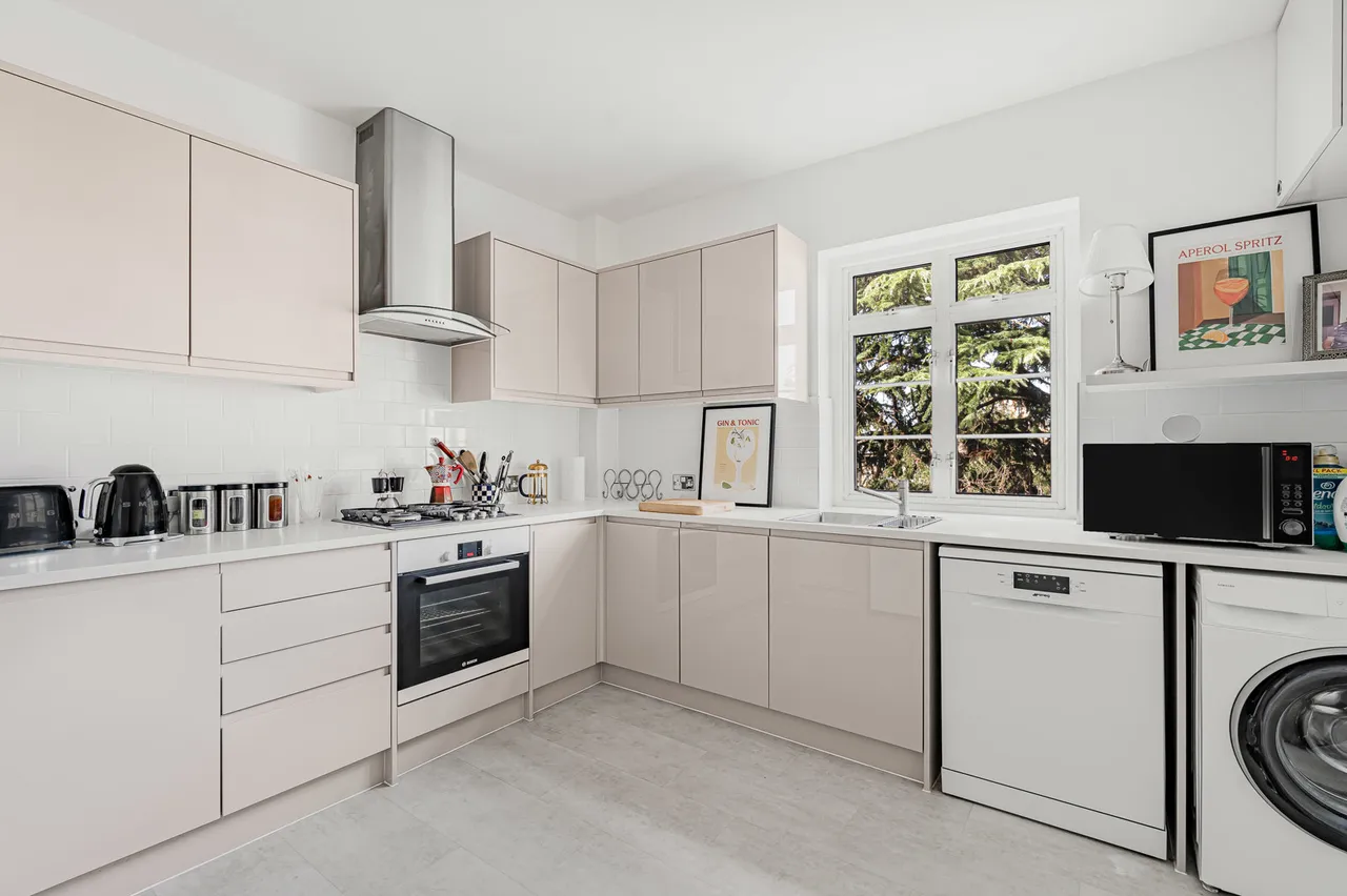Sutton Court Road, London, W4, photo 10