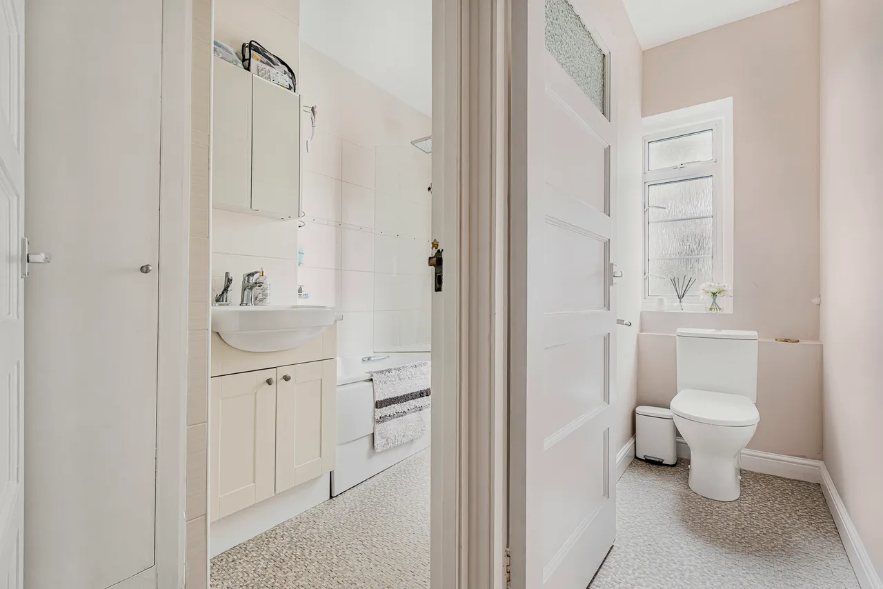 Sutton Court Road, London, W4, photo 18