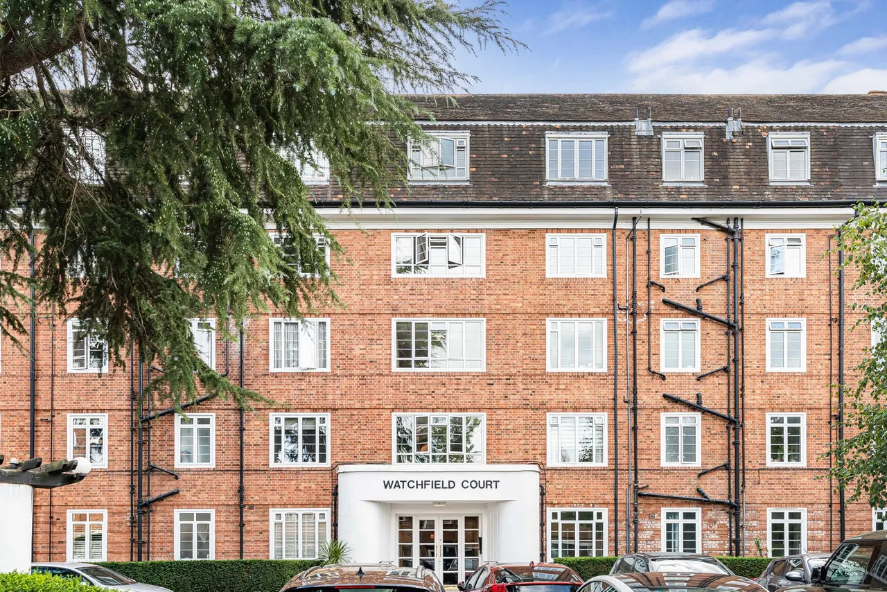 3 bed flat for sale, Sutton Court Road, London, W4