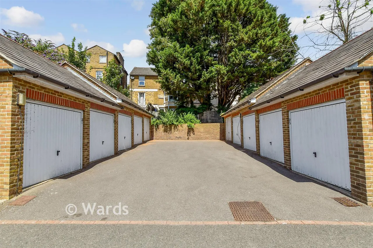 River Bank Close, Maidstone, ME15, photo 9