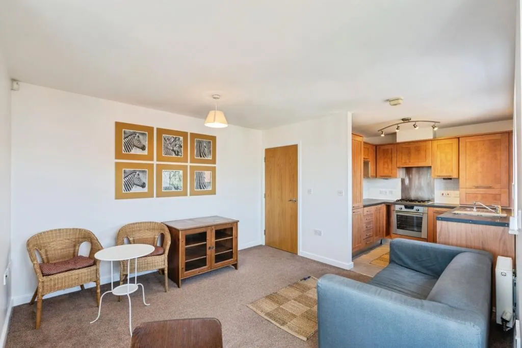 Holywell Drive, Warrington, WA1, photo 2