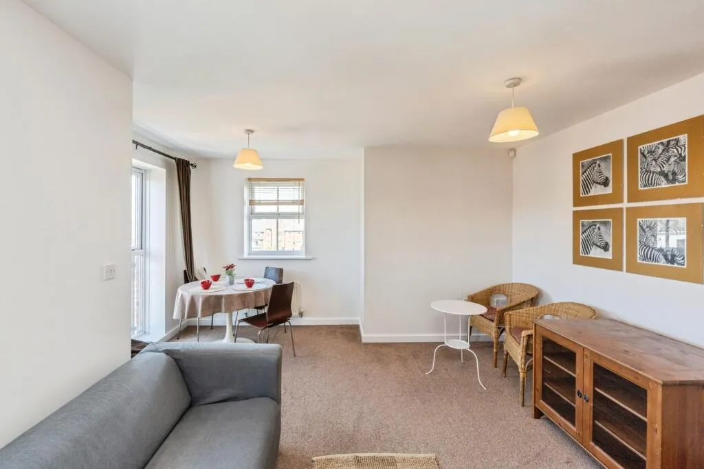 Holywell Drive, Warrington, WA1, photo 3
