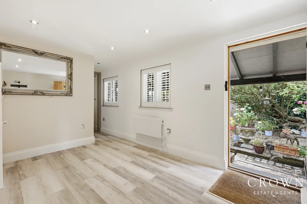 Church Road, Ramsden Heath, photo 19