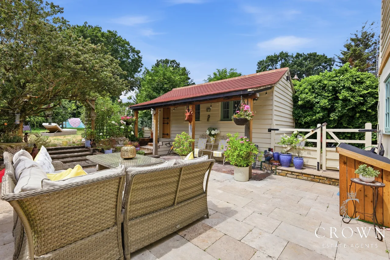 Church Road, Ramsden Heath, photo 21
