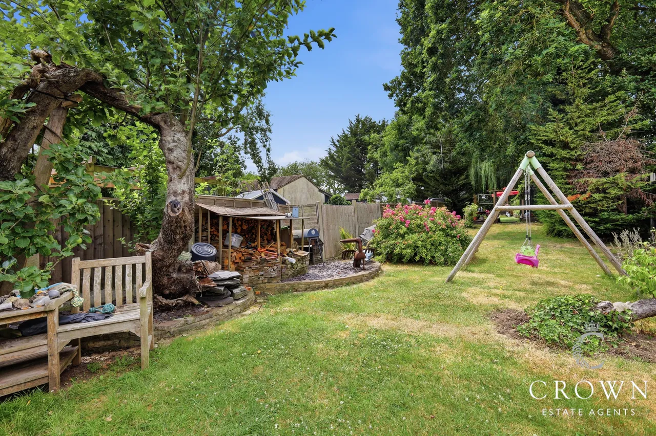 Church Road, Ramsden Heath, photo 23