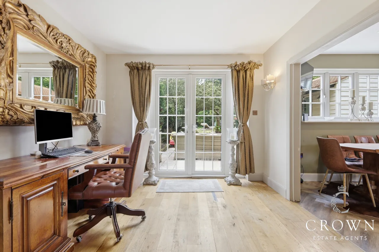 Church Road, Ramsden Heath, photo 6