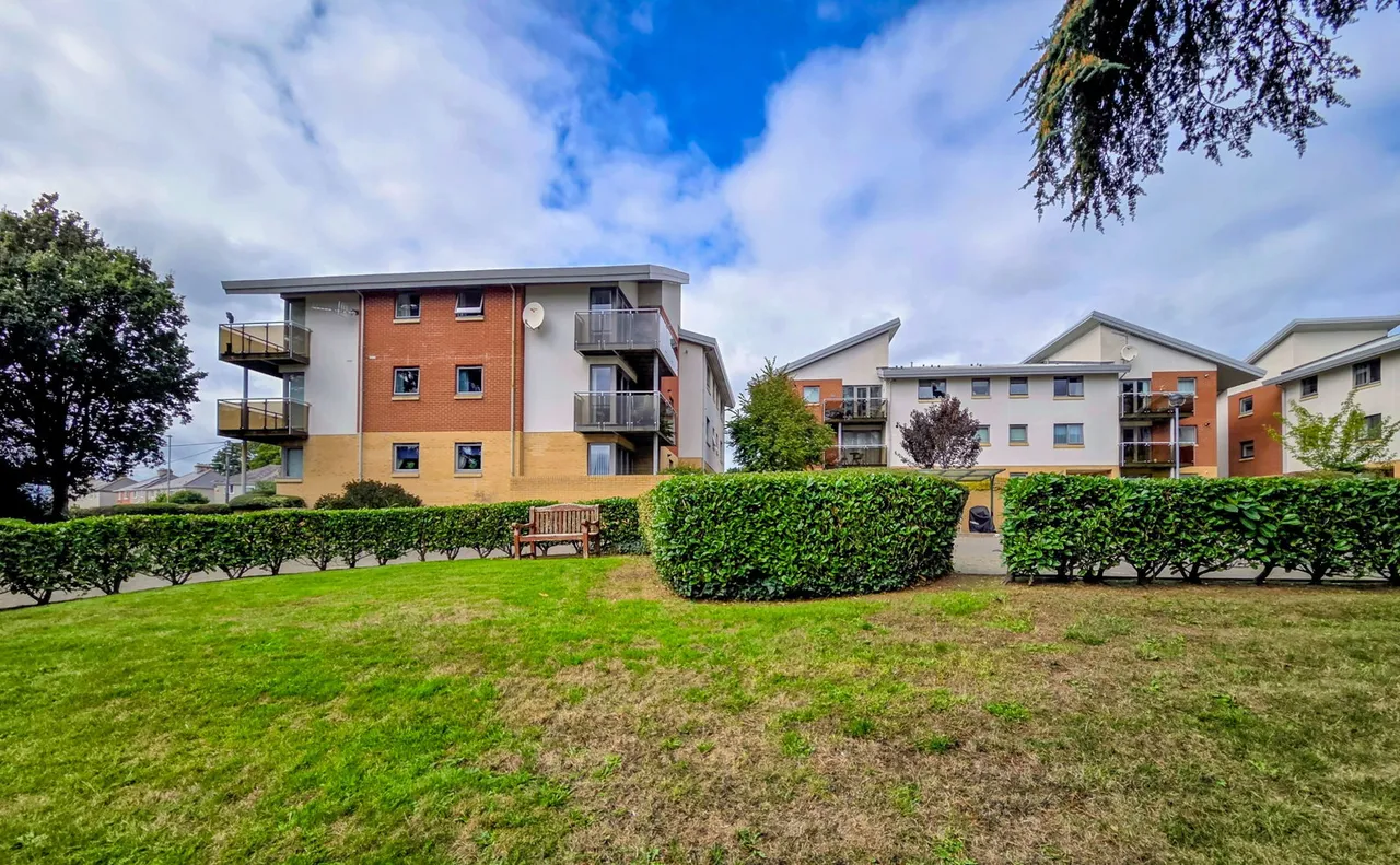 2 bed flat for sale, Acorn Gardens, Plympton