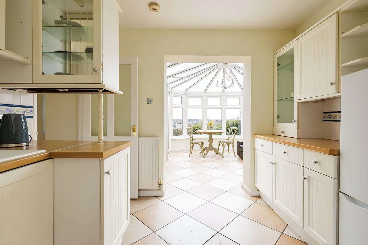 Harvey Road, Guildford, Surrey, GU1 3SG, photo 3