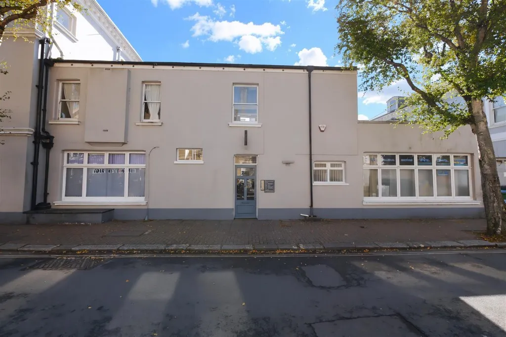 property to rent, Liverpool Gardens, Worthing Central, BN11