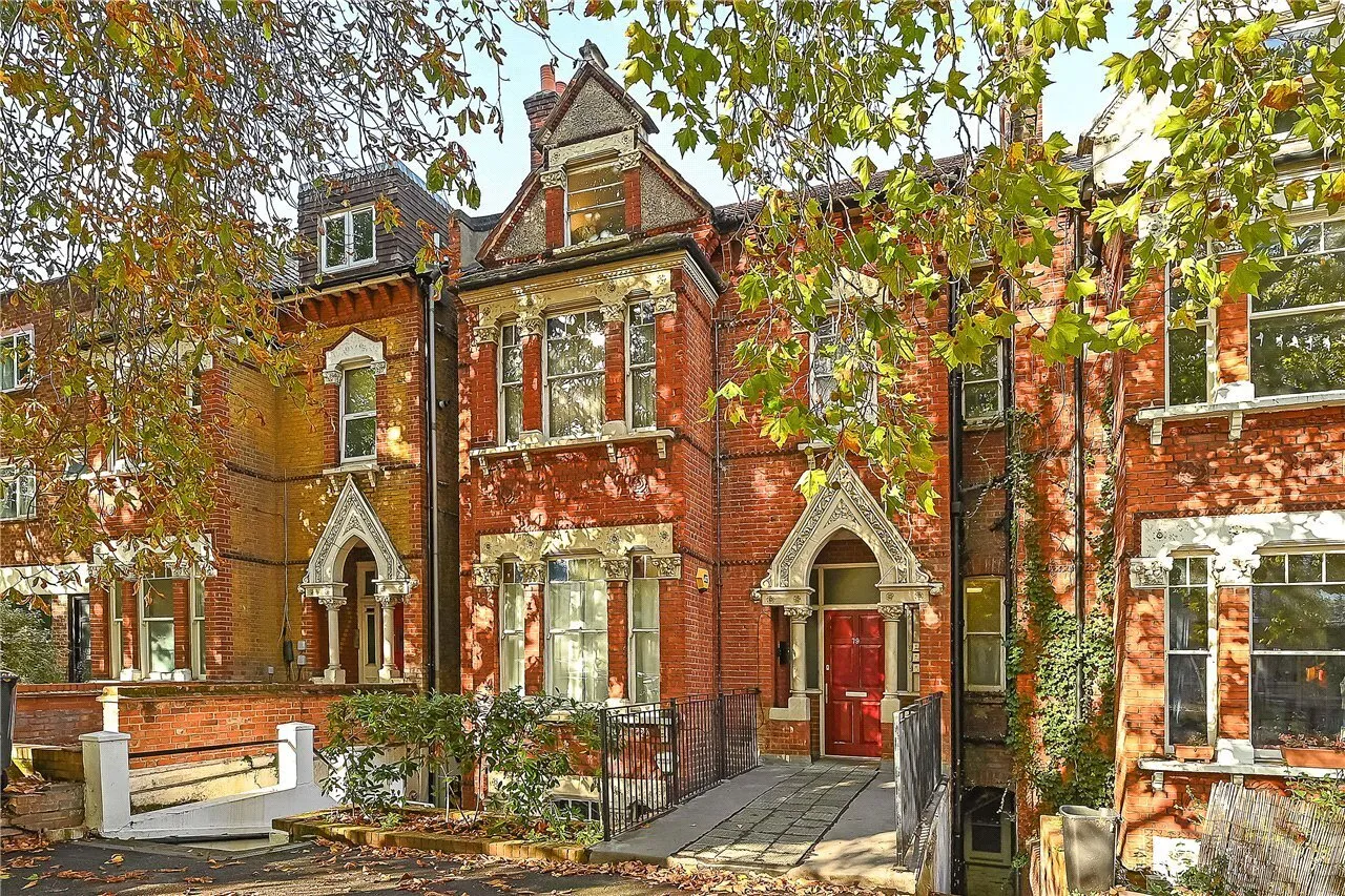 3 bed flat for sale, Christchurch Road, London, SW2