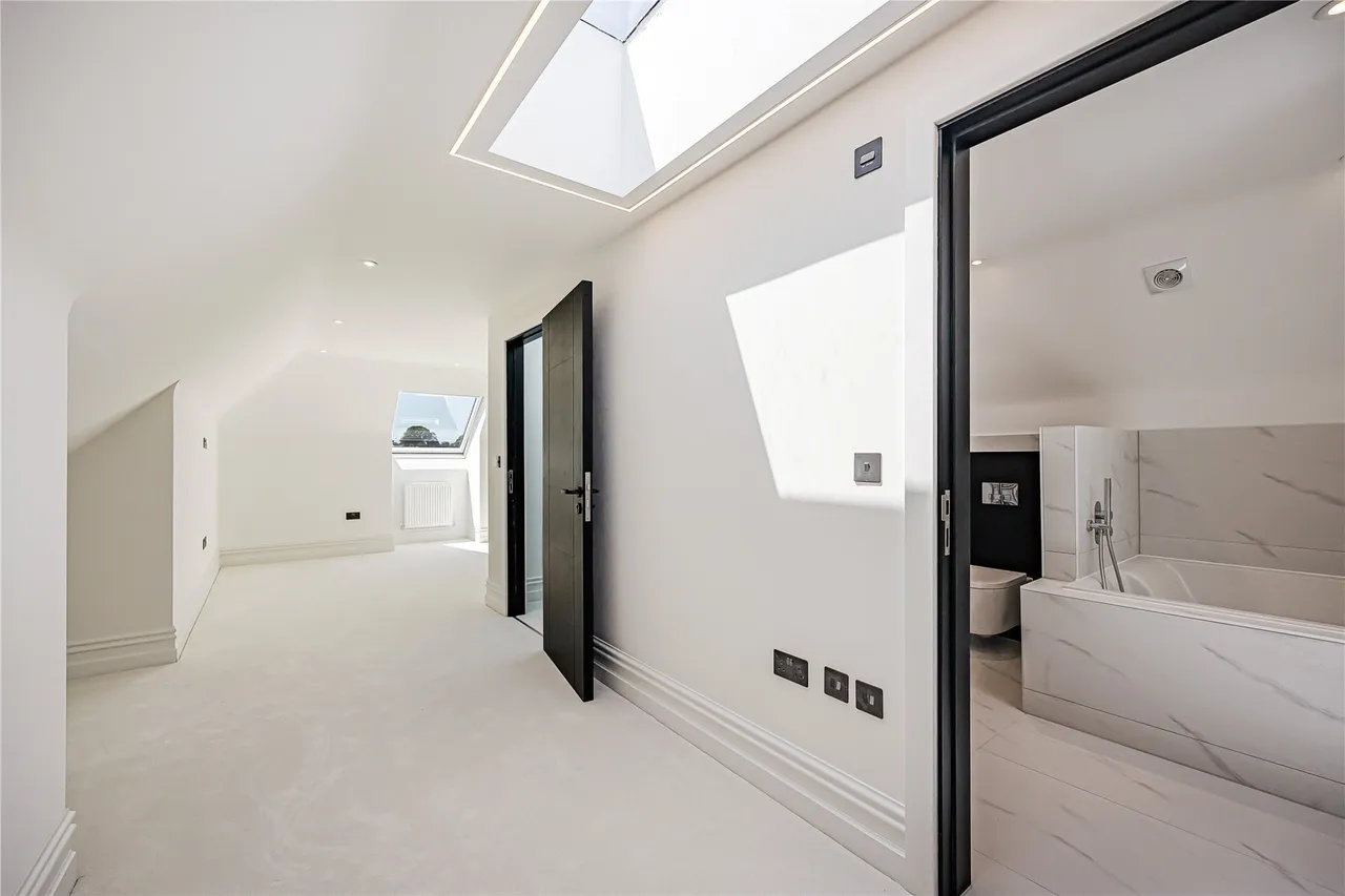 Woodlands Lane, Windlesham, GU20, photo 21
