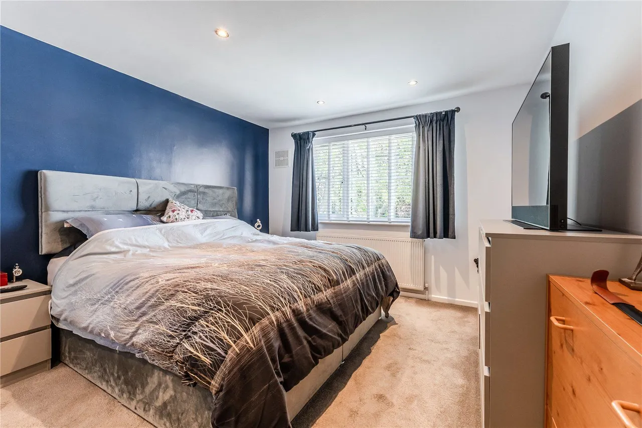 Scott Hall Road, Leeds, LS17, photo 4