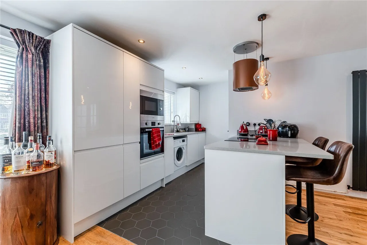 Scott Hall Road, Leeds, LS17, photo 9
