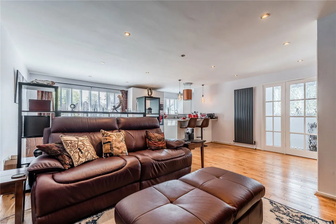 Scott Hall Road, Leeds, LS17, photo 13