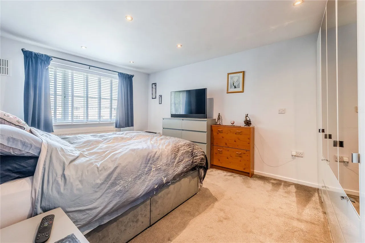 Scott Hall Road, Leeds, LS17, photo 10