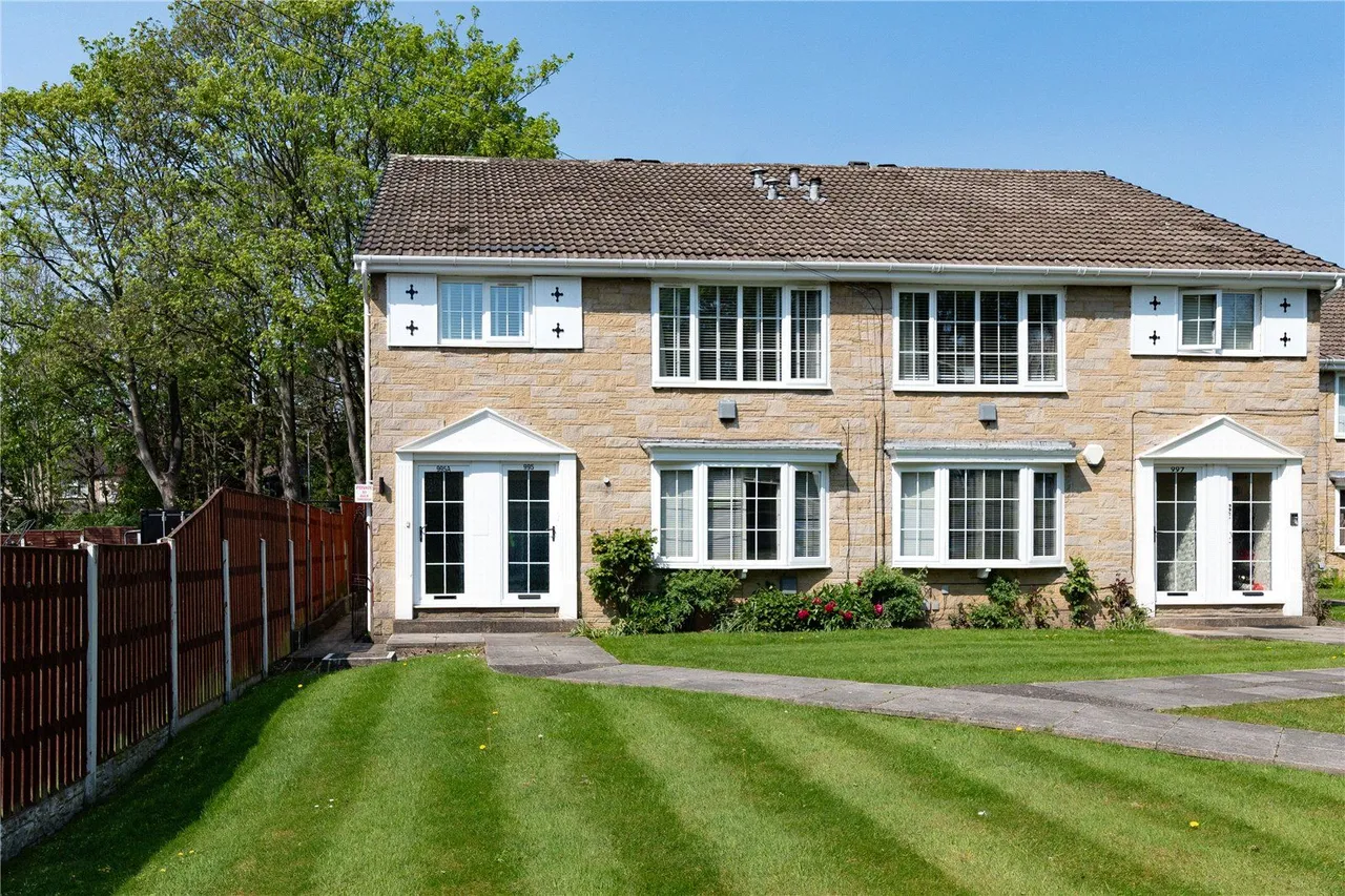 2 bed flat for sale, Scott Hall Road, Leeds, LS17