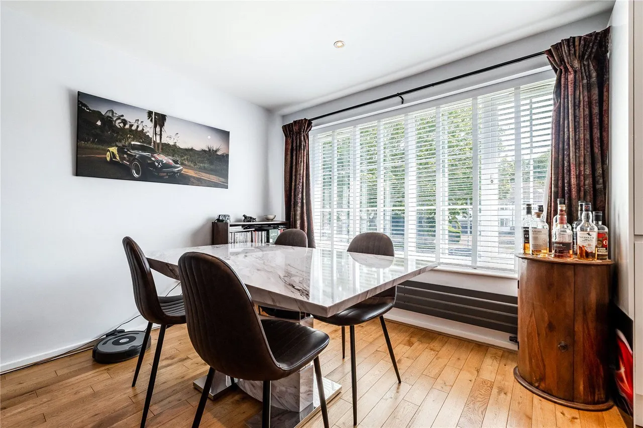 Scott Hall Road, Leeds, LS17, photo 6
