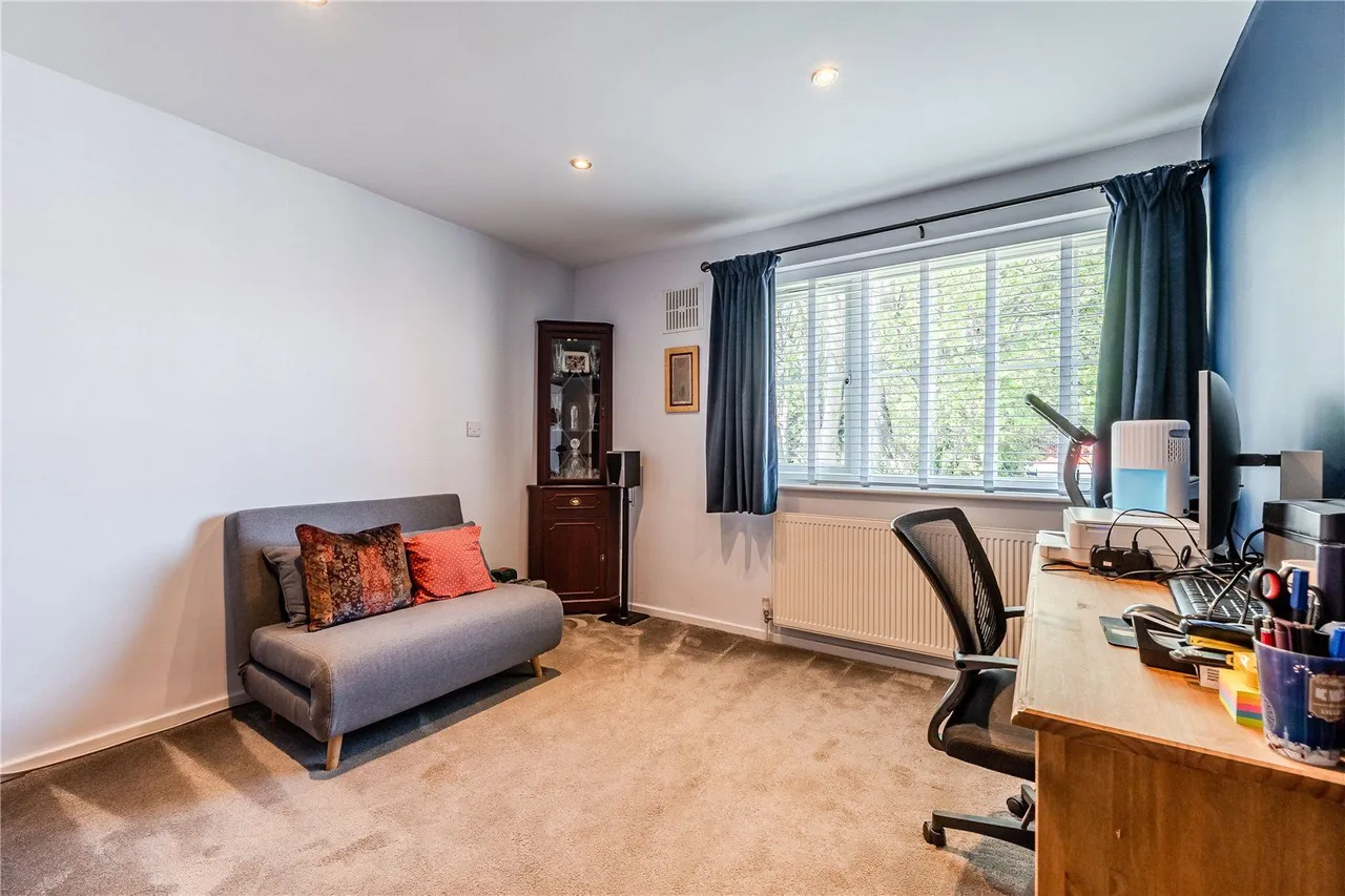 Scott Hall Road, Leeds, LS17, photo 5