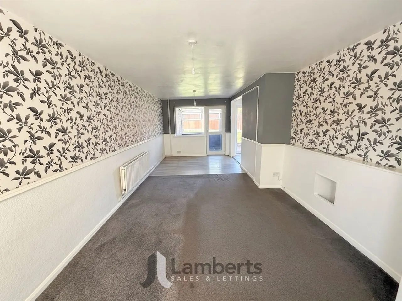 16 Hamilton Drive, Studley, photo 2