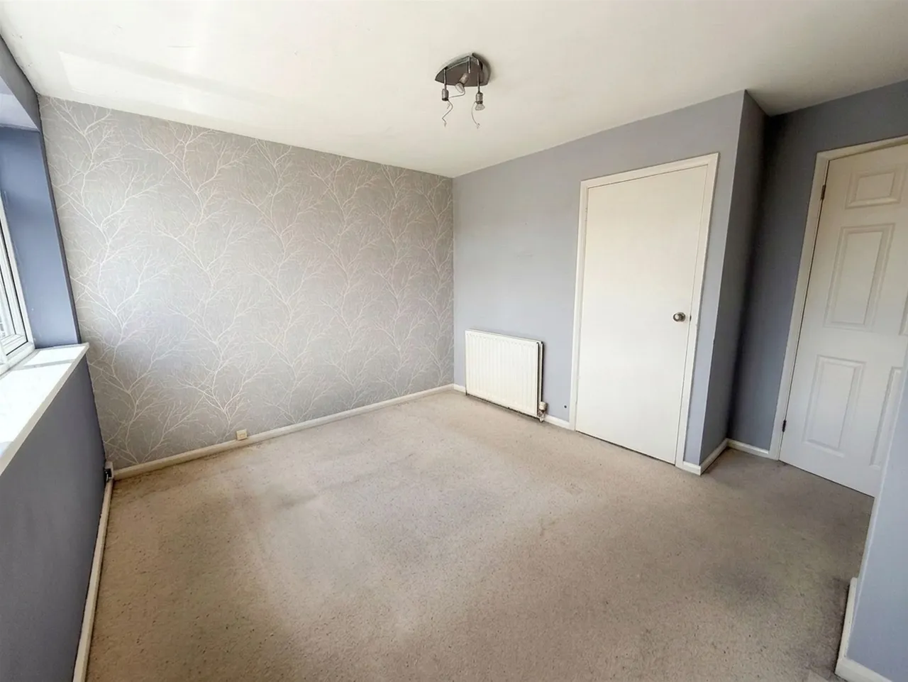 16 Hamilton Drive, Studley, photo 8