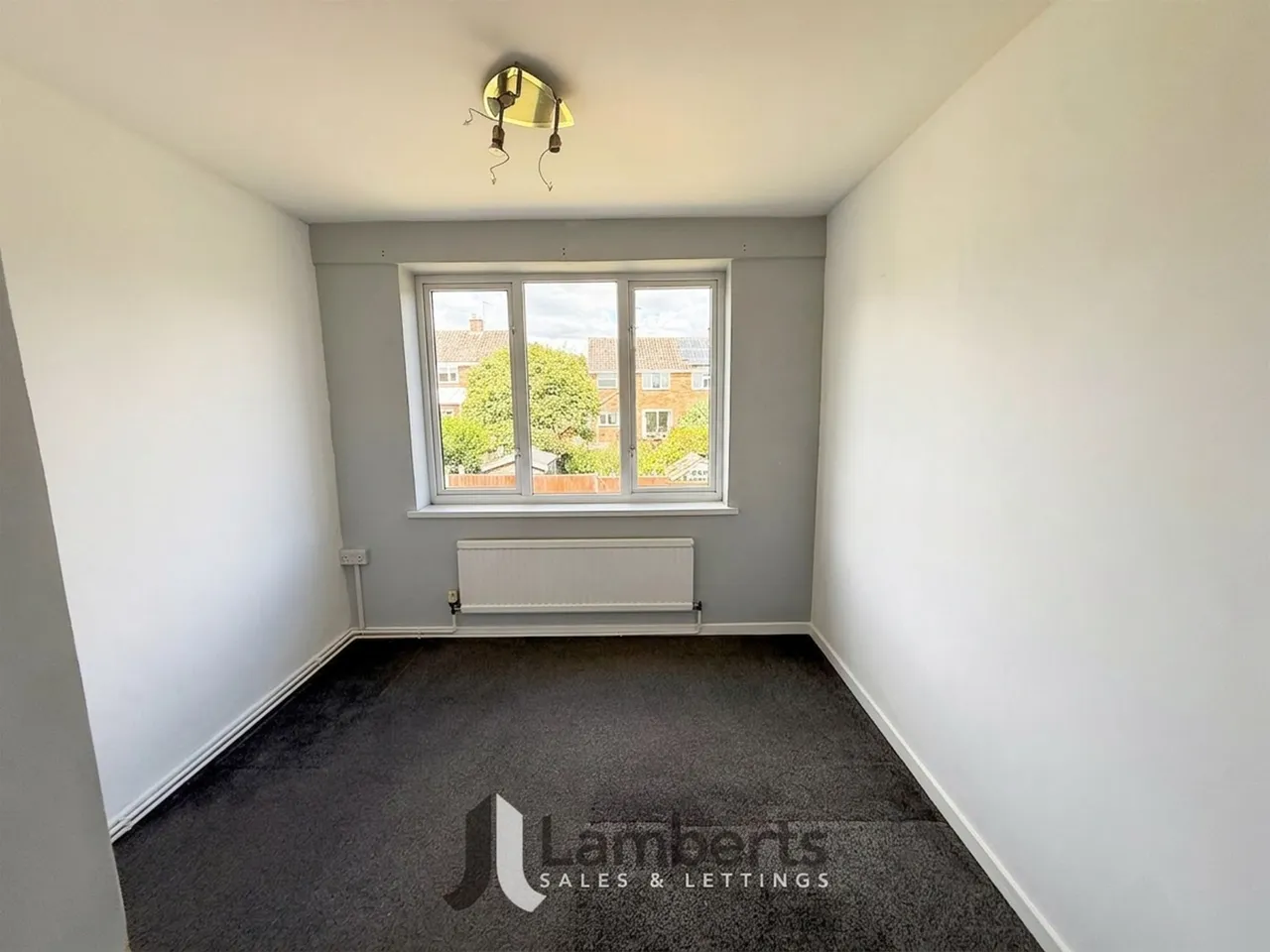 16 Hamilton Drive, Studley, photo 14