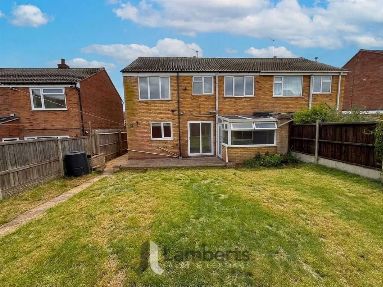 16 Hamilton Drive, Studley, photo 18