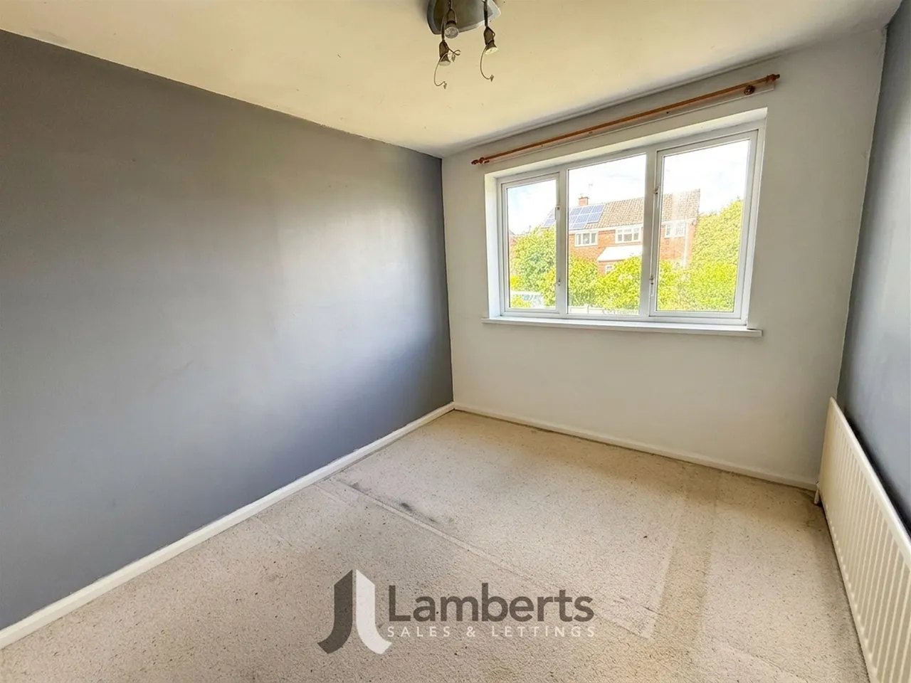 16 Hamilton Drive, Studley, photo 10