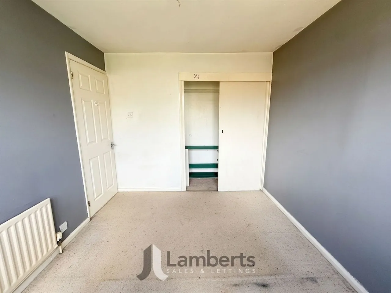 16 Hamilton Drive, Studley, photo 11