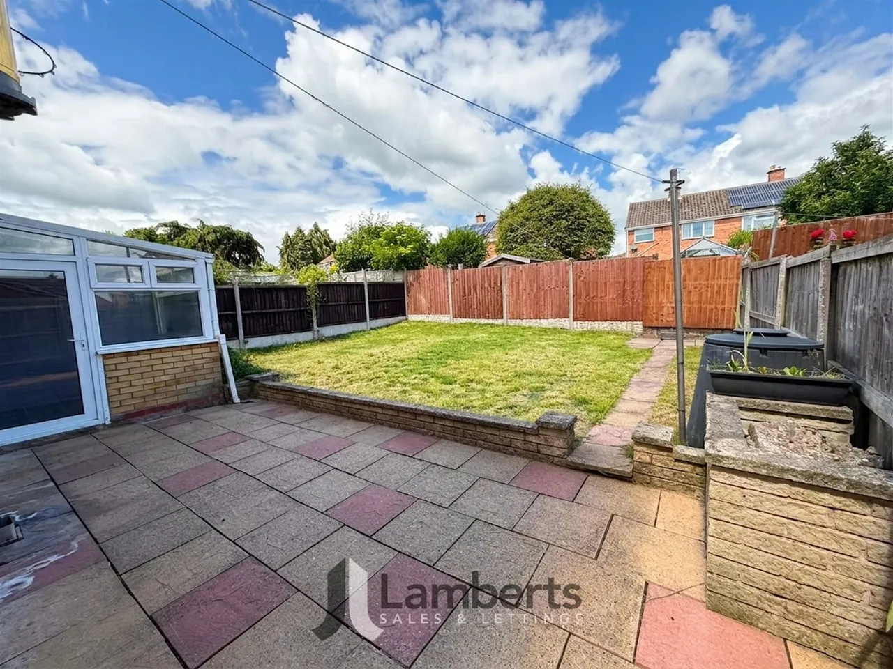 16 Hamilton Drive, Studley, photo 17