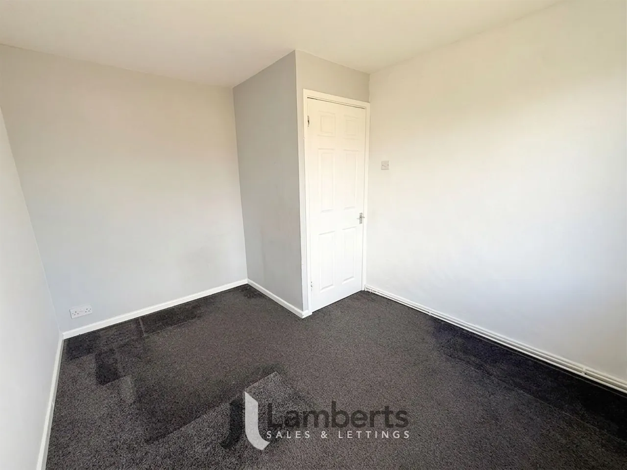 16 Hamilton Drive, Studley, photo 15