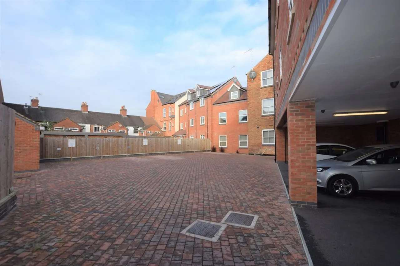 The Lawns, Hinckley, photo 9