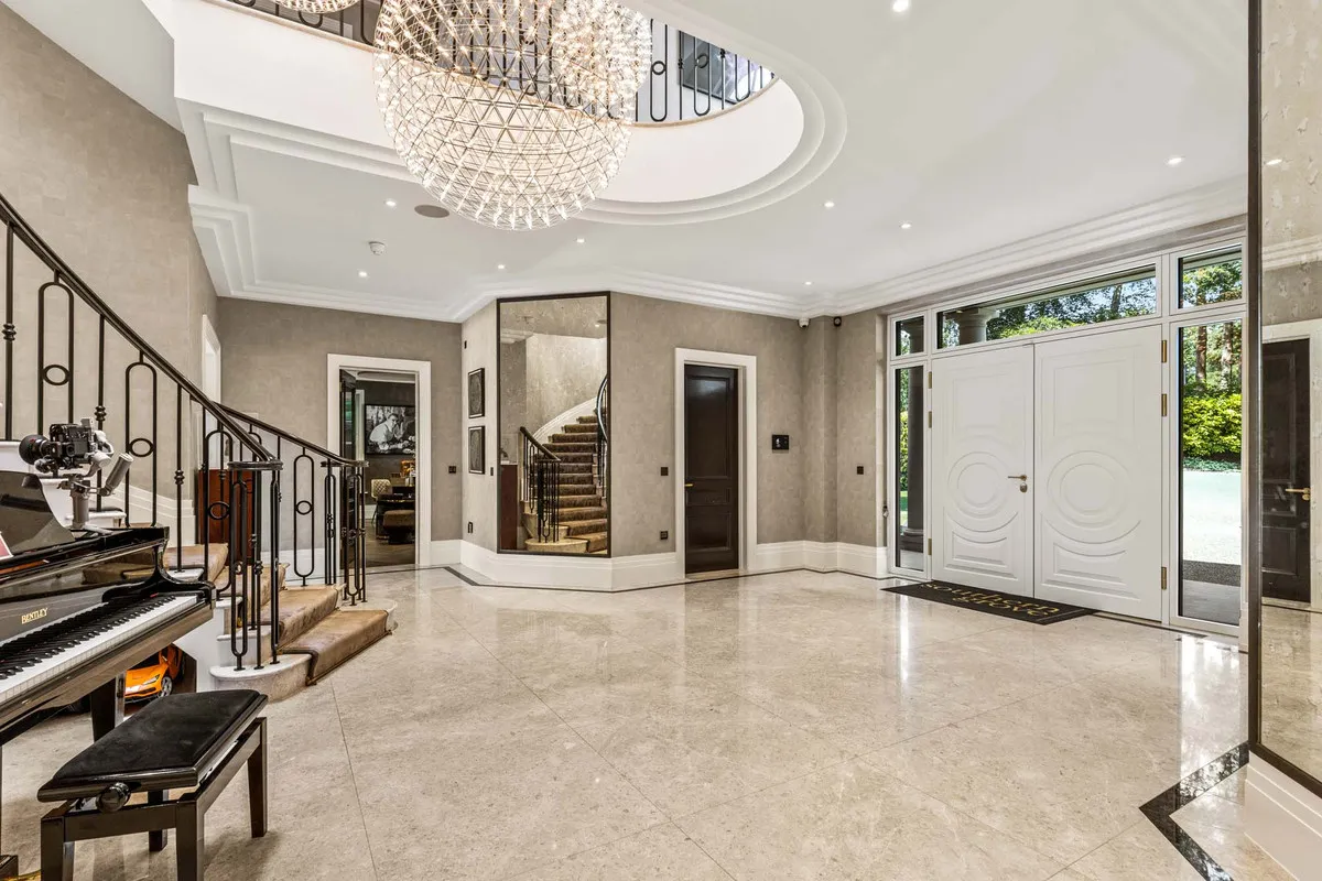 Abbots Drive, Virginia Water, GU25, photo 33