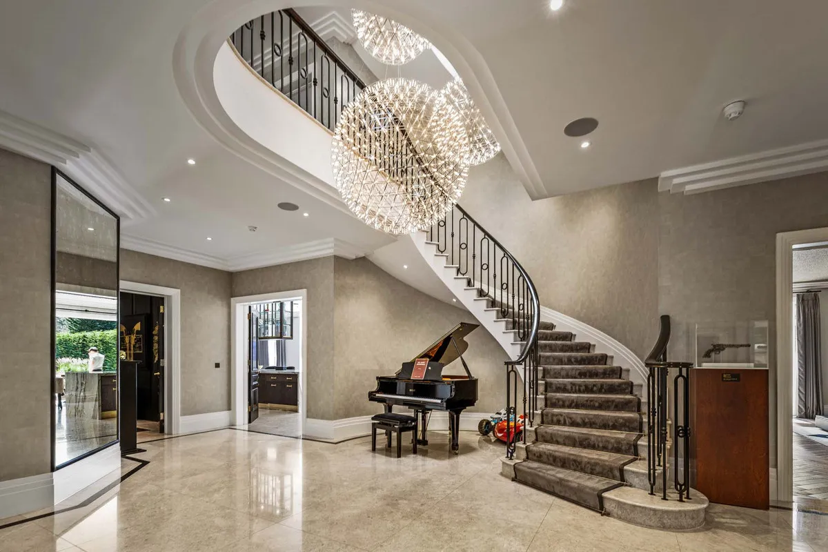 Abbots Drive, Virginia Water, GU25, photo 3