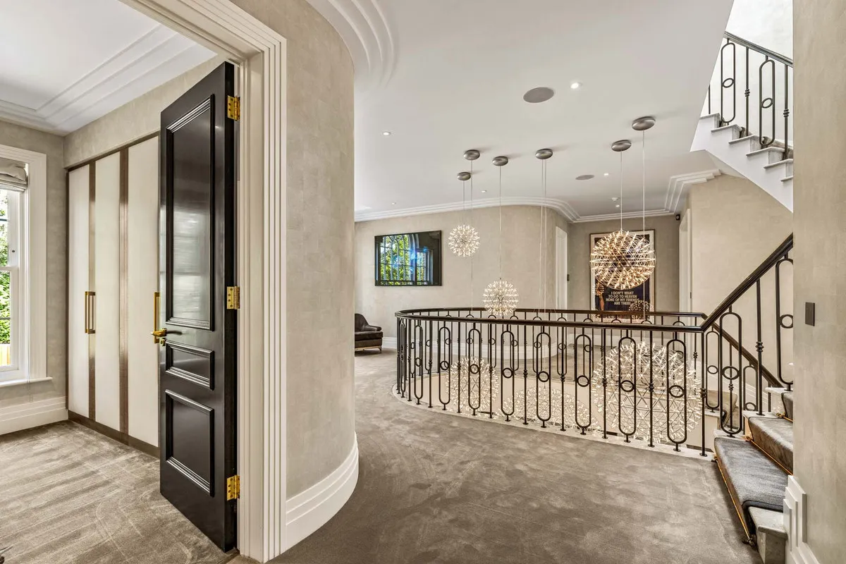 Abbots Drive, Virginia Water, GU25, photo 21