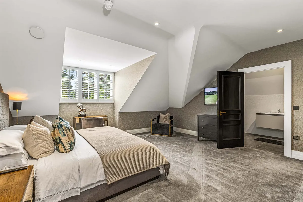 Abbots Drive, Virginia Water, GU25, photo 18