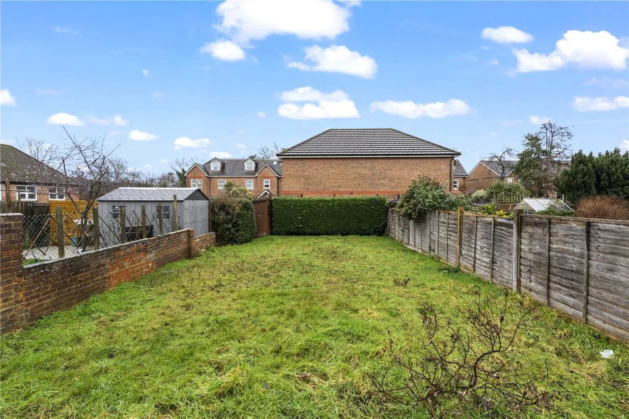 Powder Mill Lane, Twickenham, TW2 6EJ, photo 2