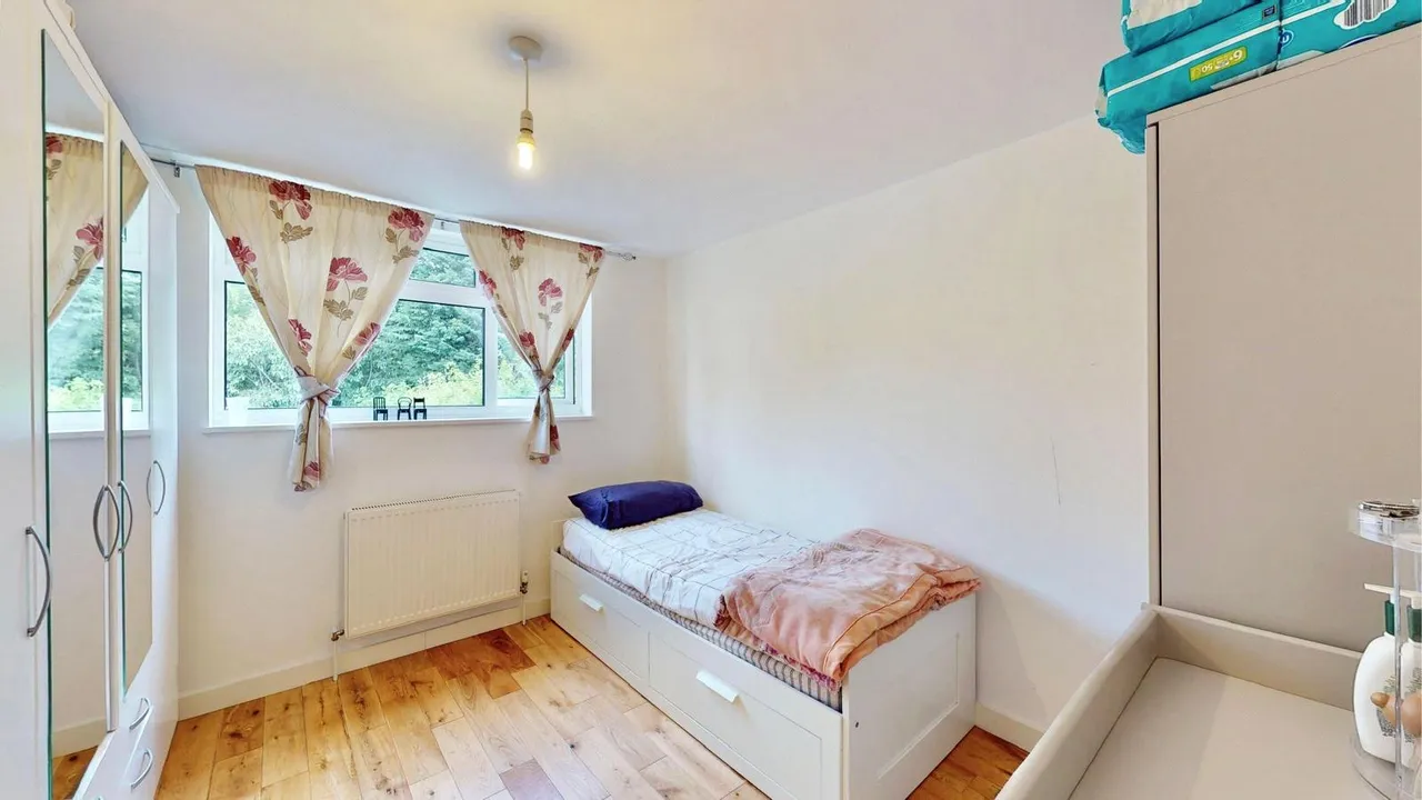 Oriental Road, Woking, GU22, photo 8