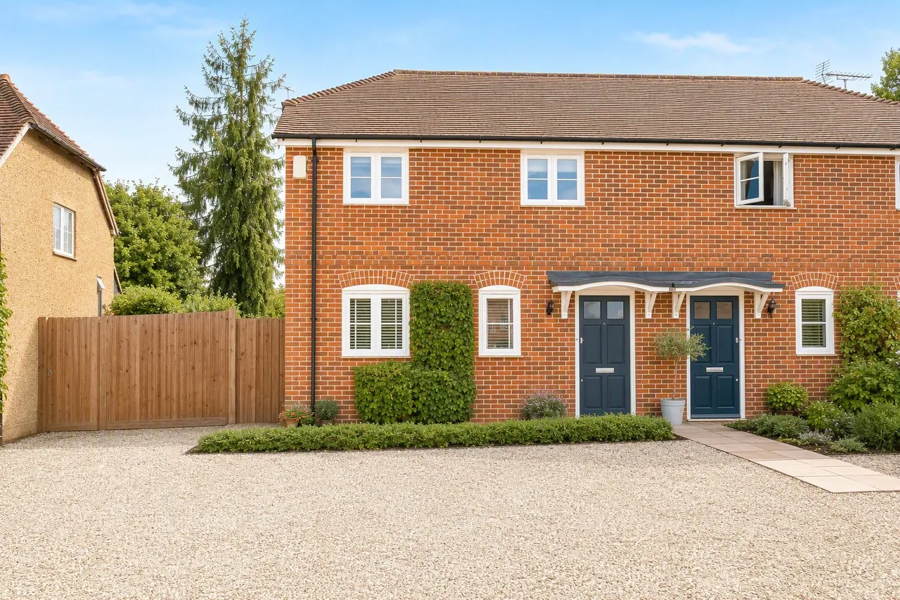 3 bed house to rent, Hook Road, North Warnborough, RG29