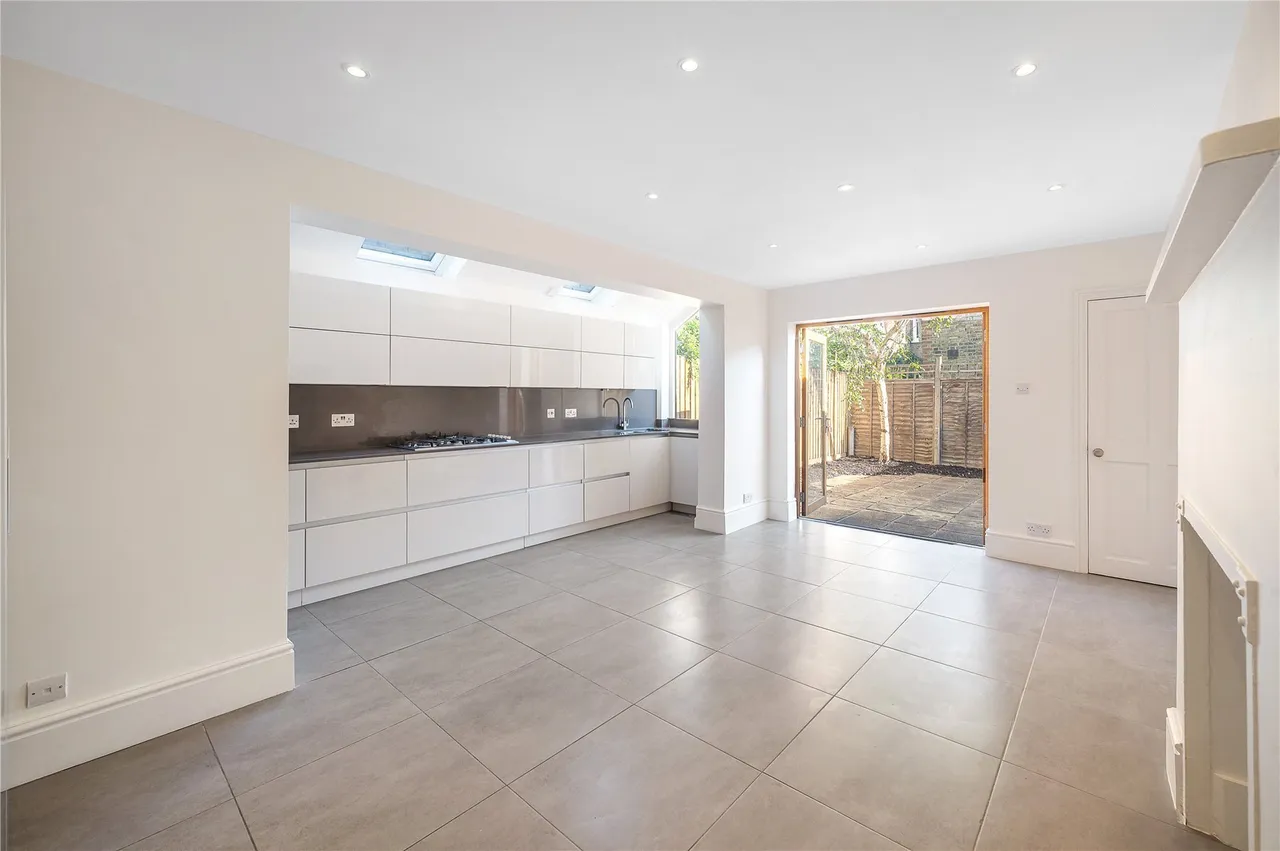 Narbonne Avenue, London, SW4, photo 4