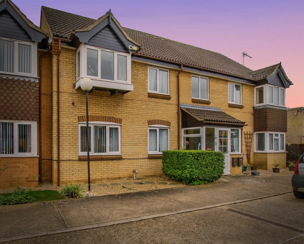 2 bed flat for sale — Kimbolton Court, Peterborough