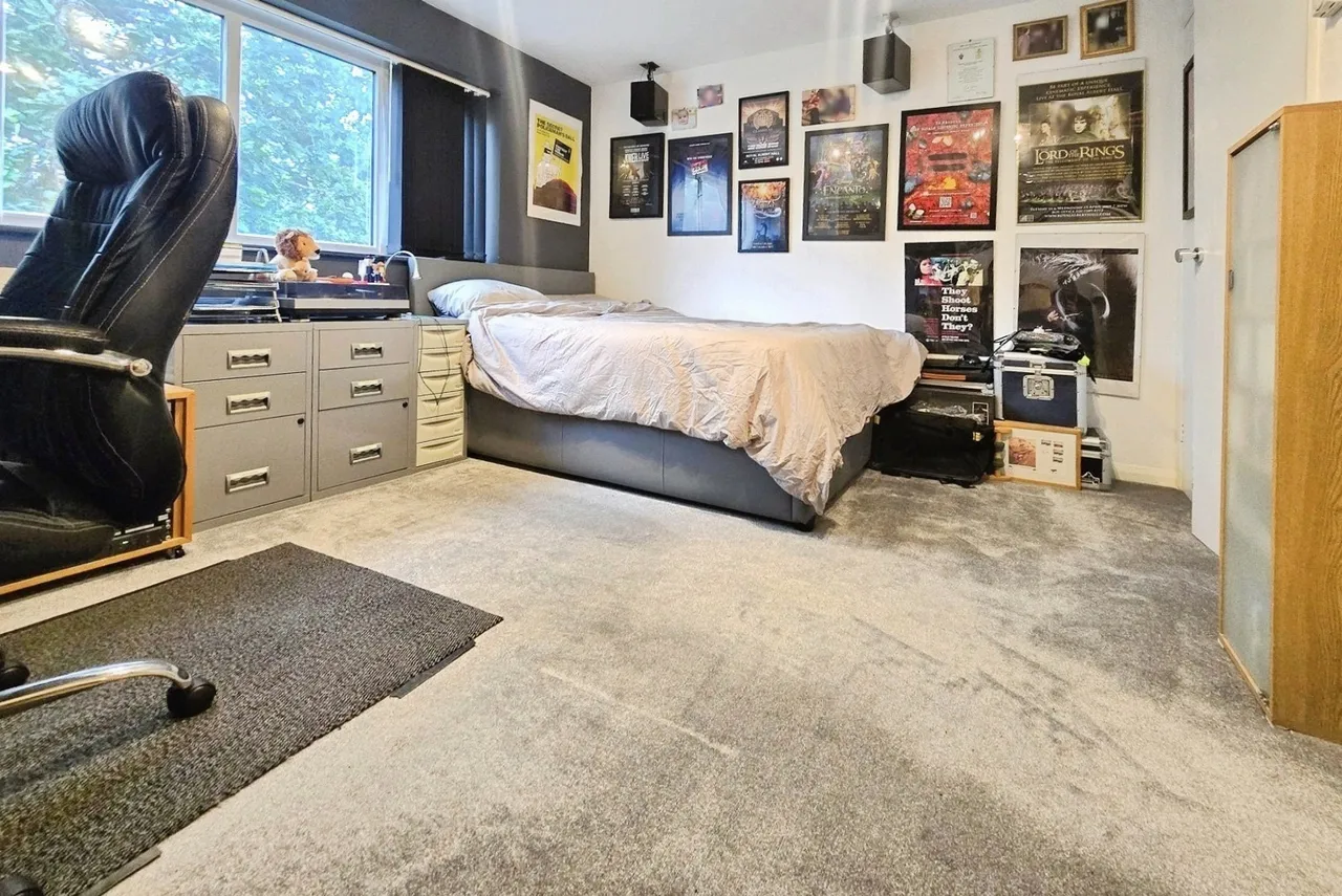 Highview, Mulgrave Way, Knaphill, Woking, GU21 2BX, photo 5
