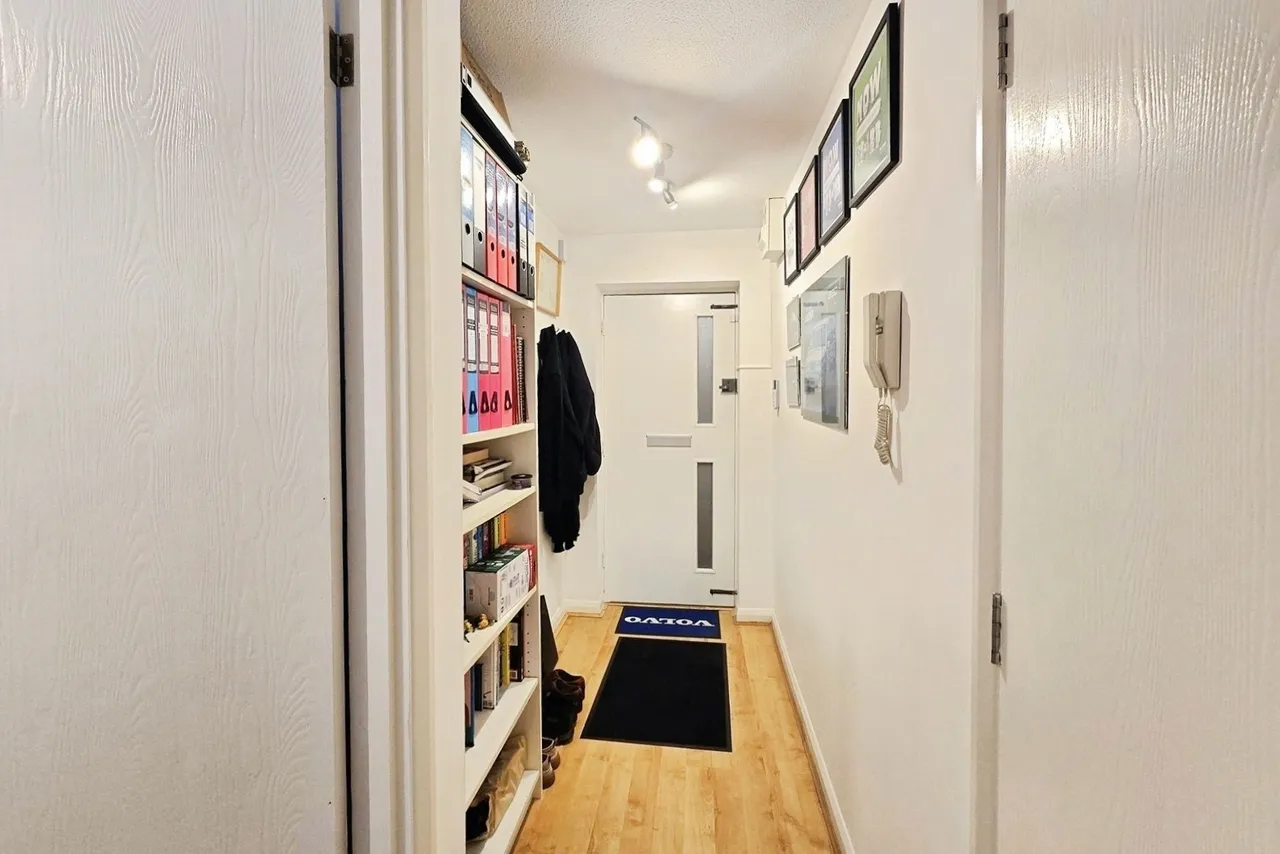 Highview, Mulgrave Way, Knaphill, Woking, GU21 2BX, photo 8