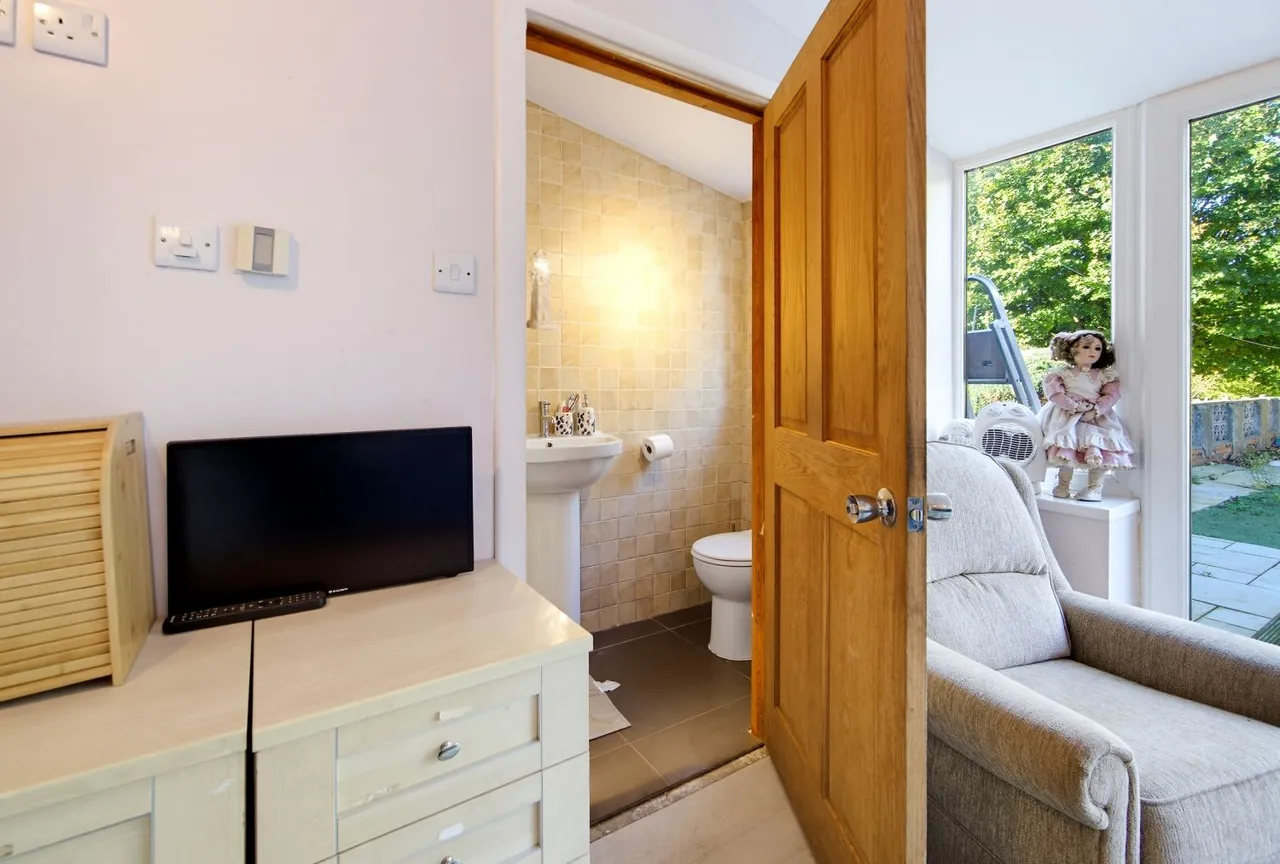 Mount Avenue, Huddersfield, HD3, photo 13