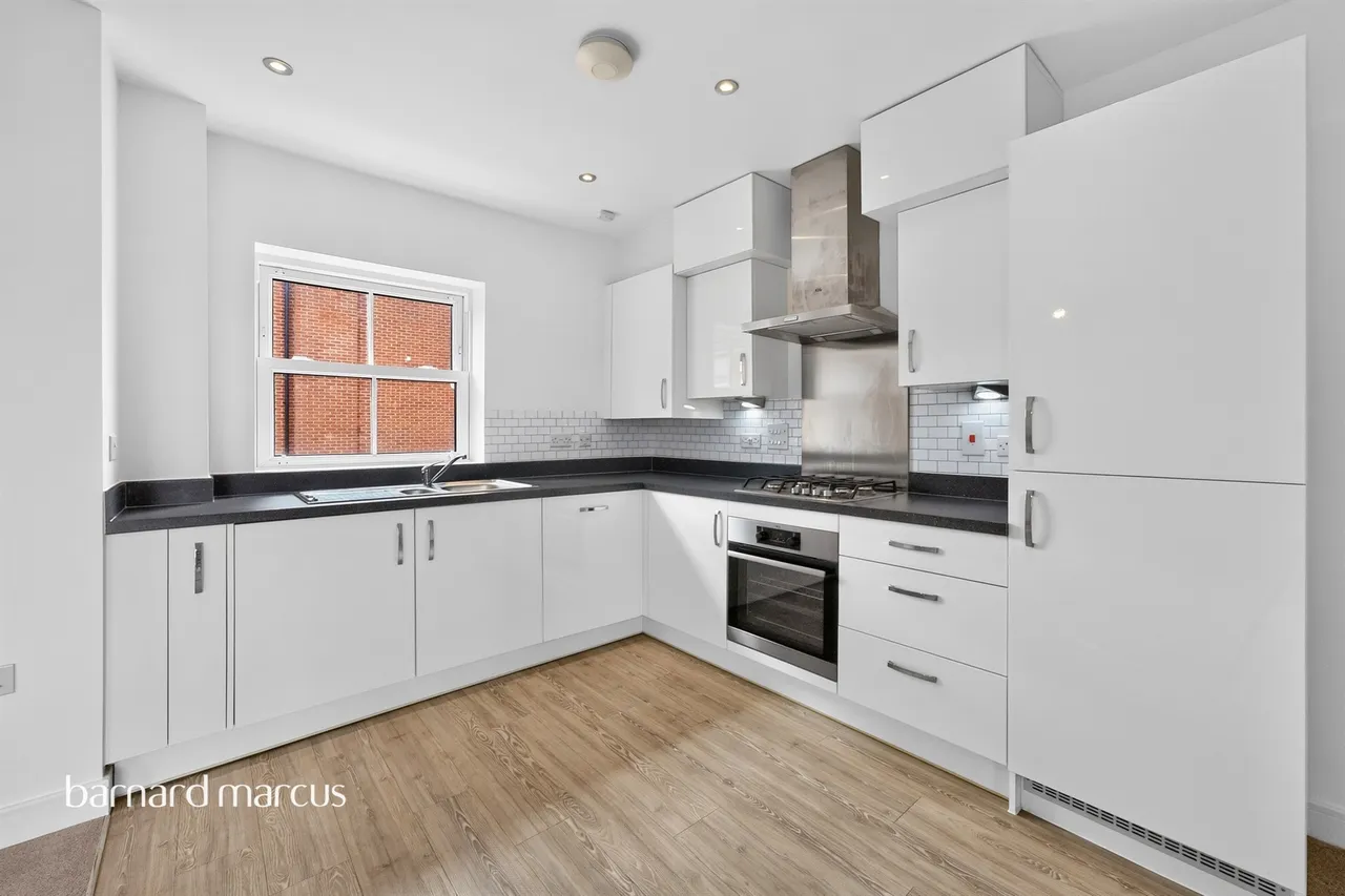 Tulett Avenue, London, N20, photo 15