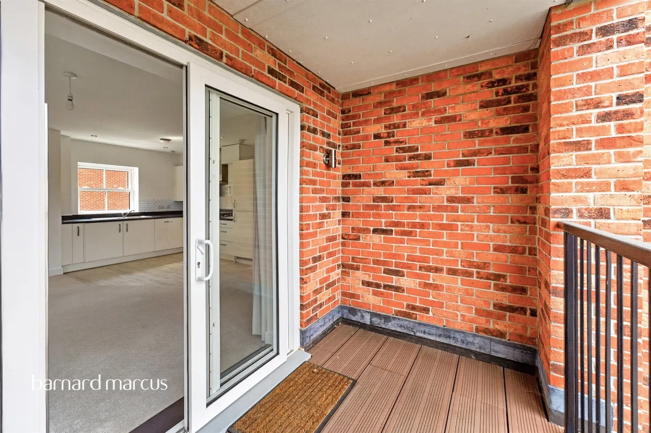 Tulett Avenue, London, N20, photo 17