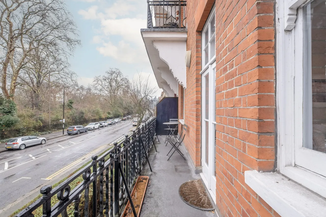 Prince Of Wales Drive, London, SW11, photo 2