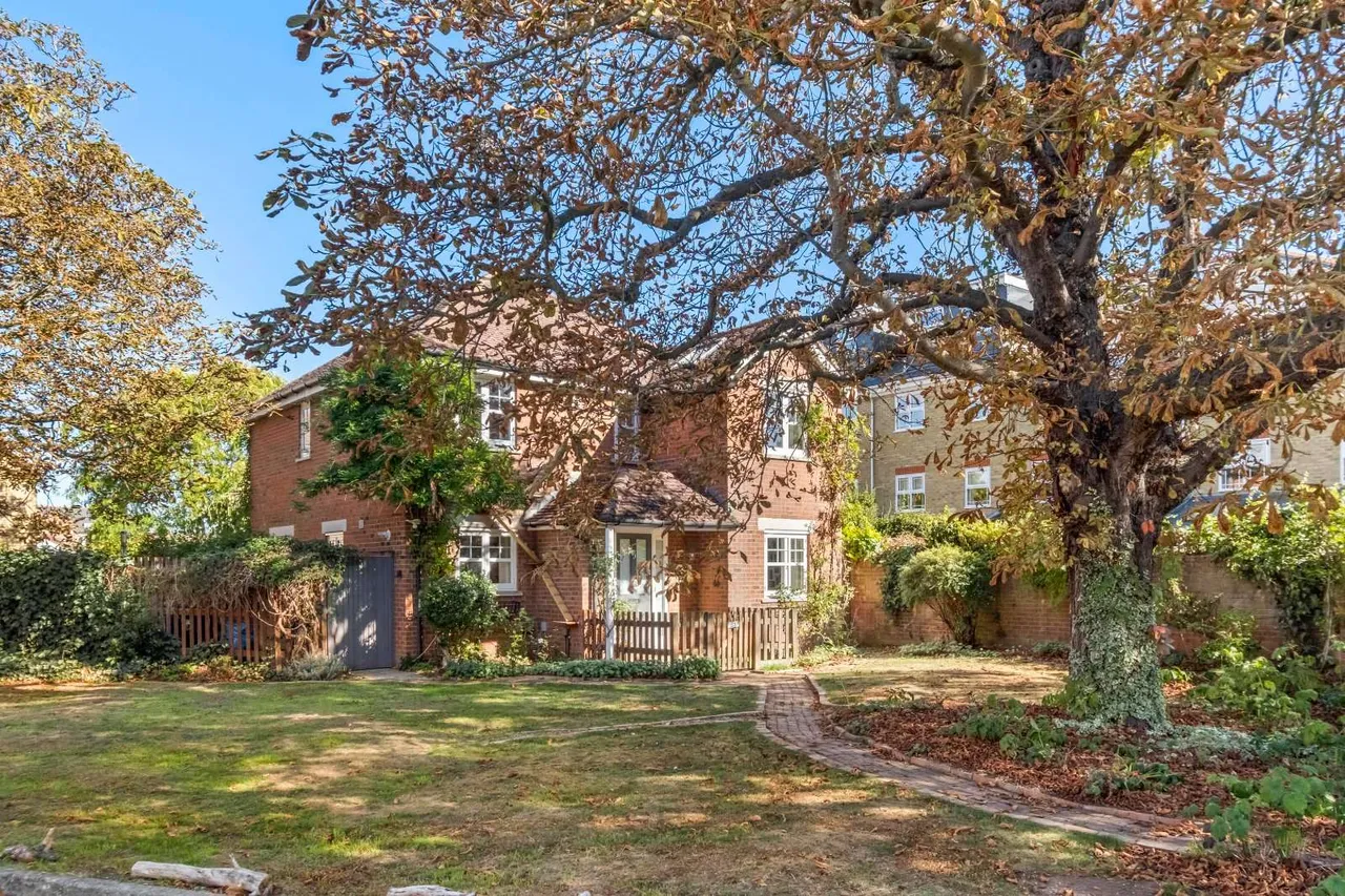 4 bed house for sale, Nevinson Close, London, SW18