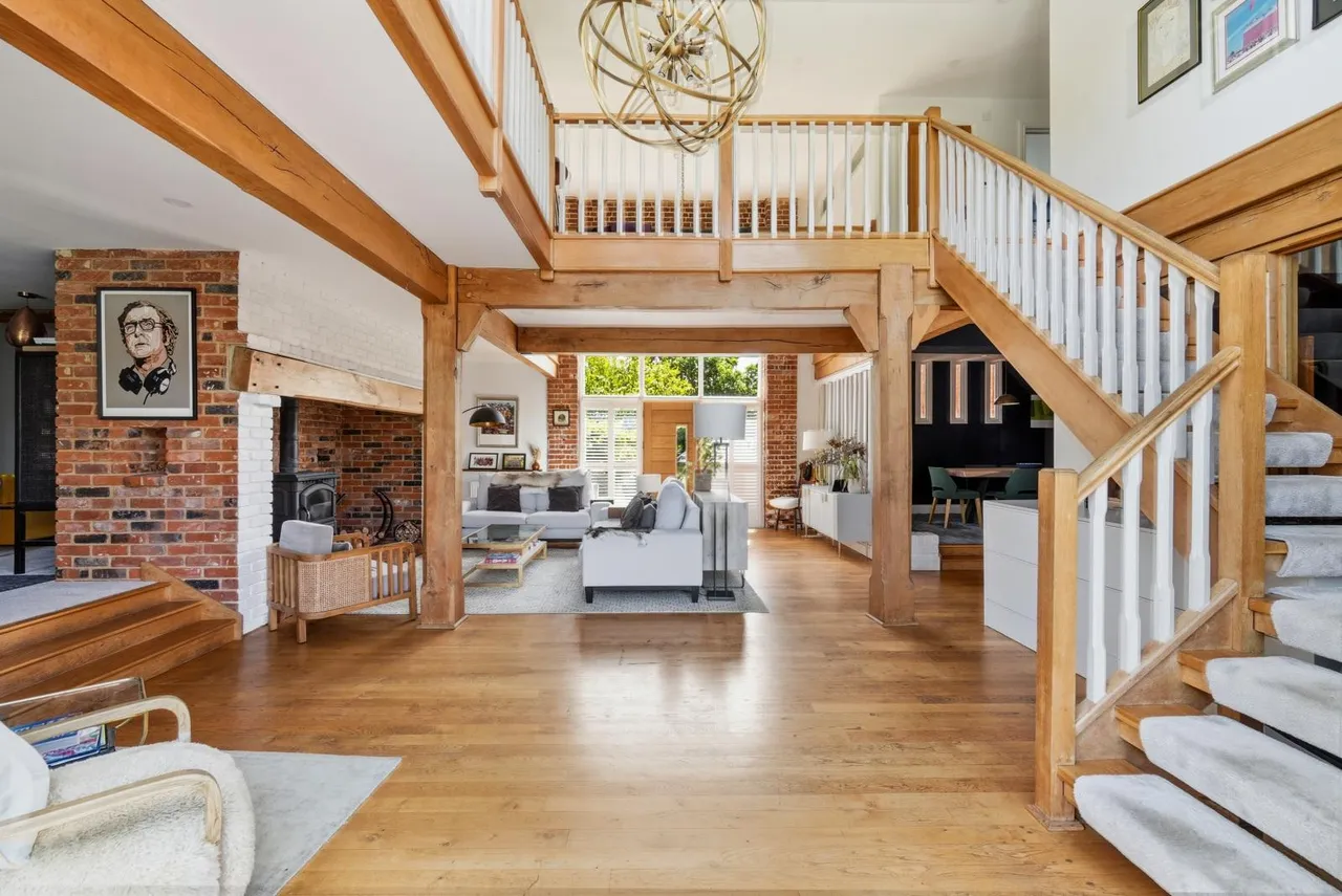 Burton Barns, Burton End, CM24, photo 5